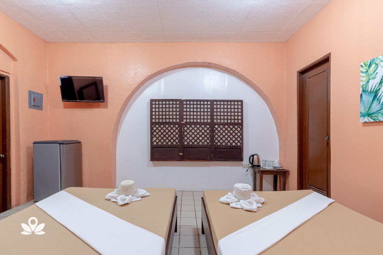 Zen Rooms Calle Crisologo فيغان المظهر الخارجي الصورة
